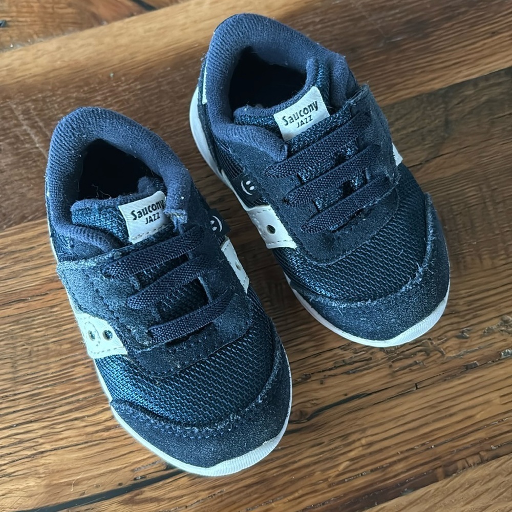 Saucony Kids' Baby Jazz Velcro Sneaker size 4